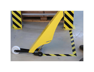 Dispenser for gulvopmærkningstape.